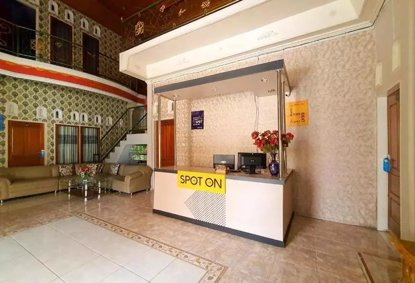 ホテル Spot On 2556 Lubuk Nyarai Residence Syariah