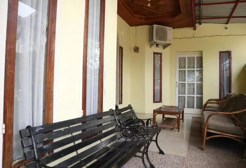 ホテル Spot On 2556 Lubuk Nyarai Residence Syariah