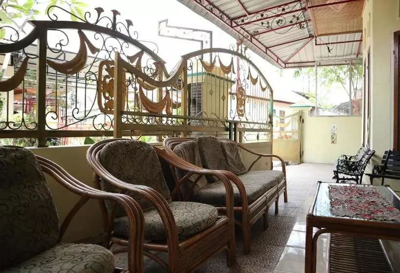 ホテル Spot On 2556 Lubuk Nyarai Residence Syariah