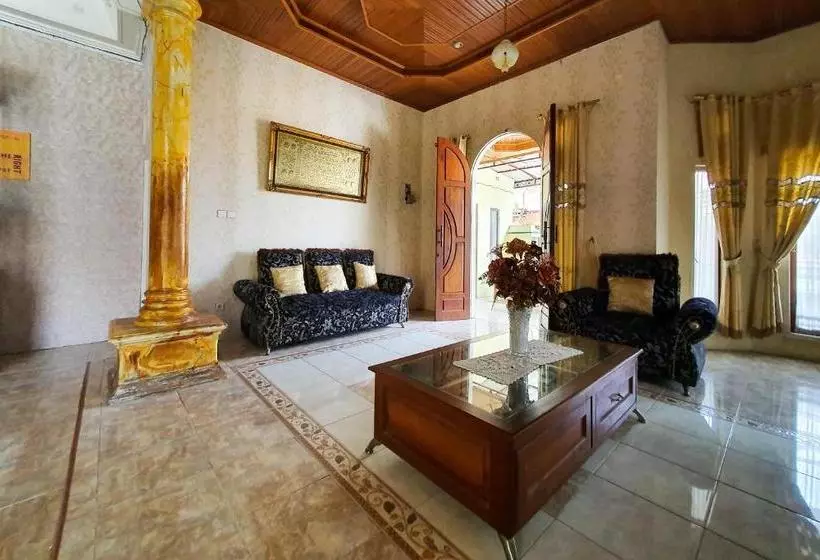 ホテル Spot On 2556 Lubuk Nyarai Residence Syariah