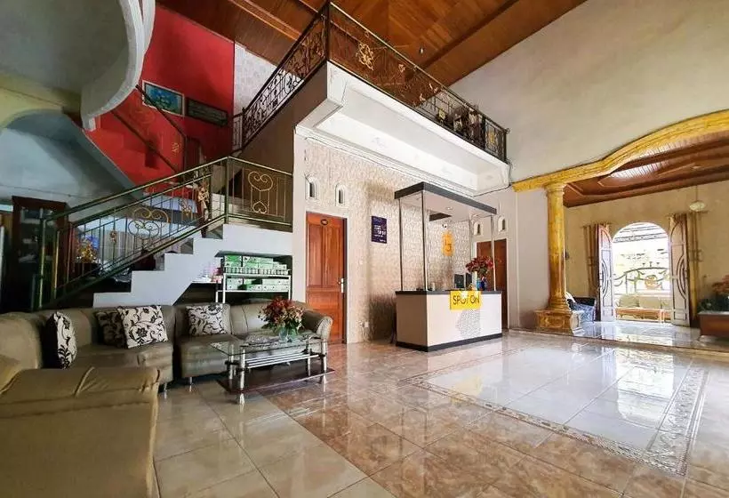 ホテル Spot On 2556 Lubuk Nyarai Residence Syariah