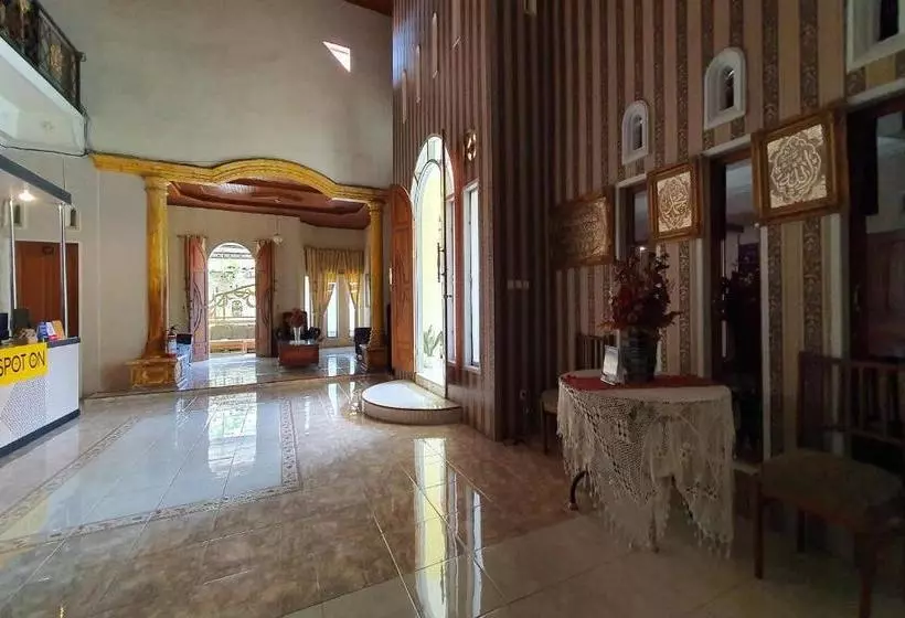 ホテル Spot On 2556 Lubuk Nyarai Residence Syariah