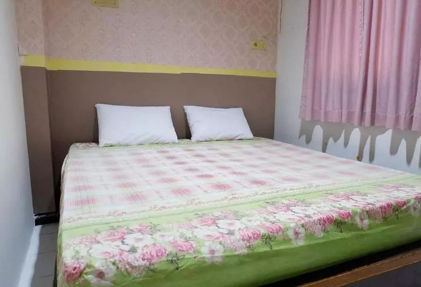 هتل Spot On 2589 Marina Residence