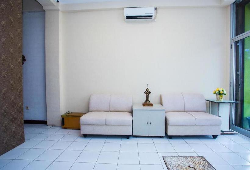 هتل Spot On 2589 Marina Residence