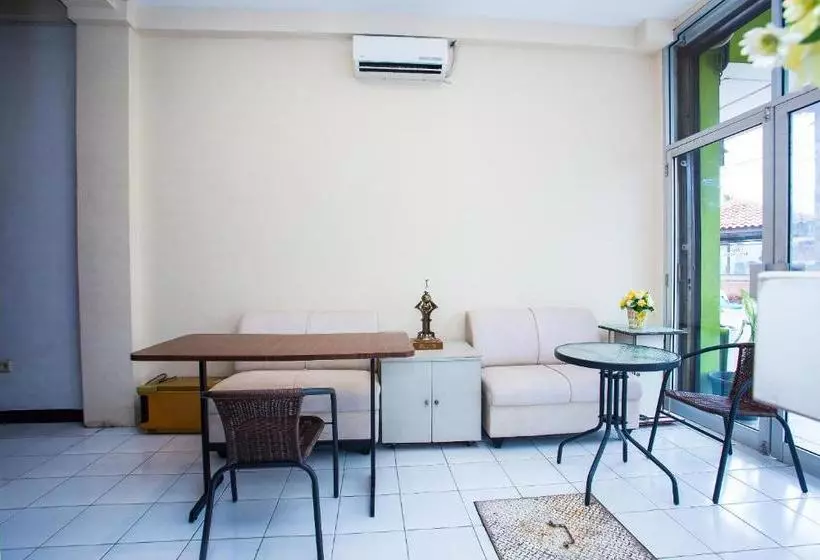 هتل Spot On 2589 Marina Residence