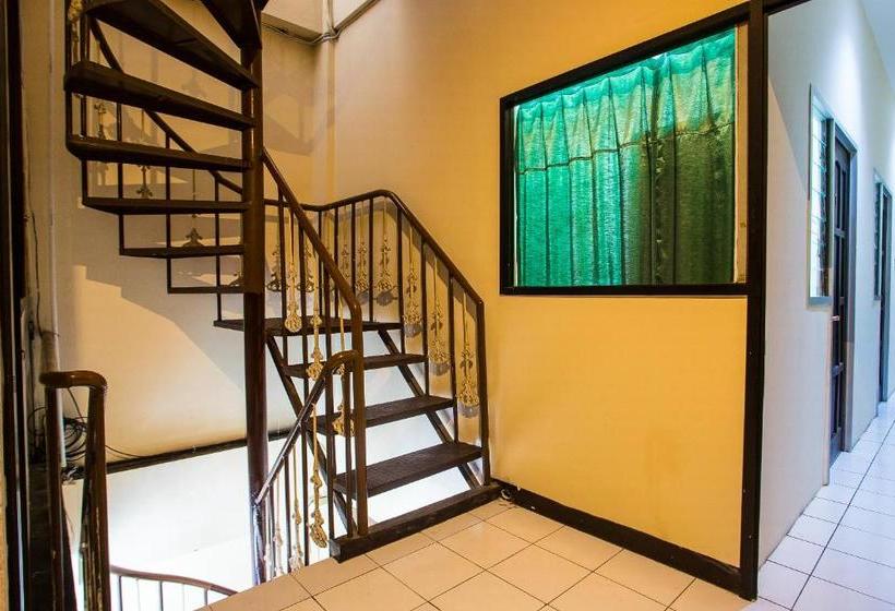 هتل Spot On 2589 Marina Residence