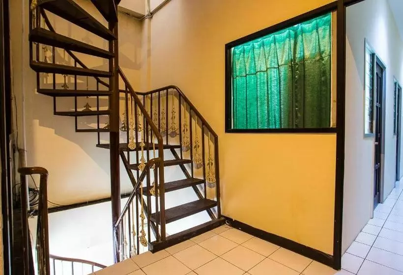 هتل Spot On 2589 Marina Residence