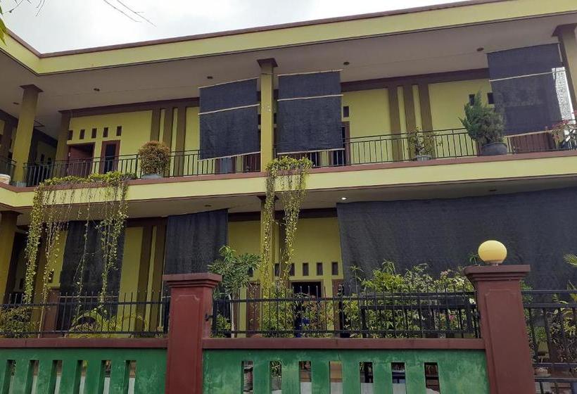 בית מלון כפרי Spot On 2846 Kost Faza