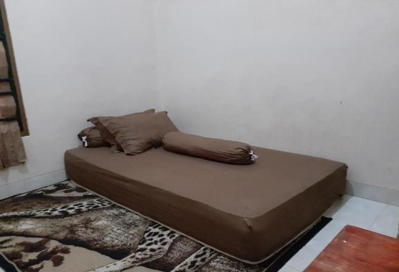 בית מלון כפרי Spot On 2846 Kost Faza