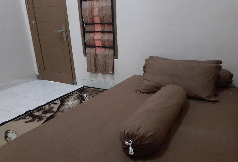 בית מלון כפרי Spot On 2846 Kost Faza