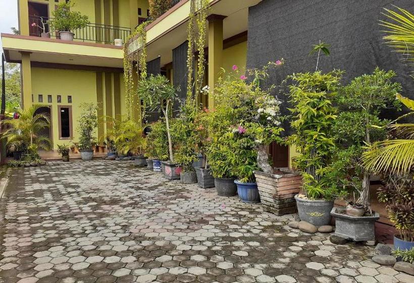 בית מלון כפרי Spot On 2846 Kost Faza