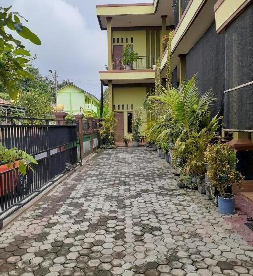 בית מלון כפרי Spot On 2846 Kost Faza