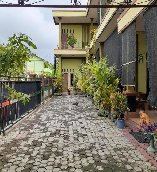 בית מלון כפרי Spot On 2846 Kost Faza