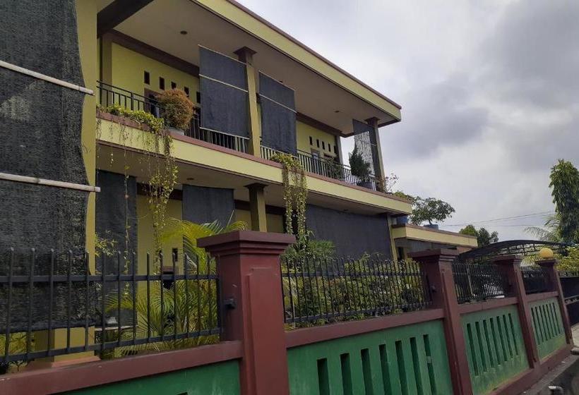 בית מלון כפרי Spot On 2846 Kost Faza