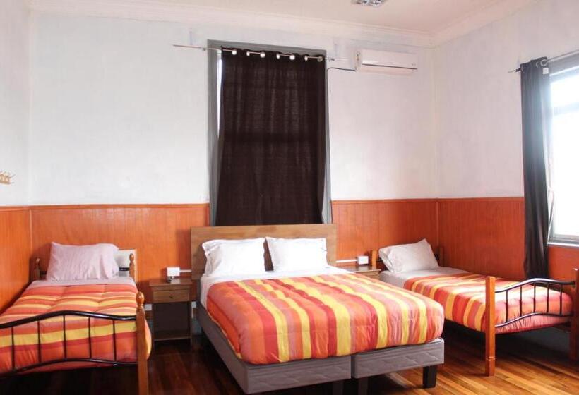 پانسیون Hostal Capricho De Carlitos