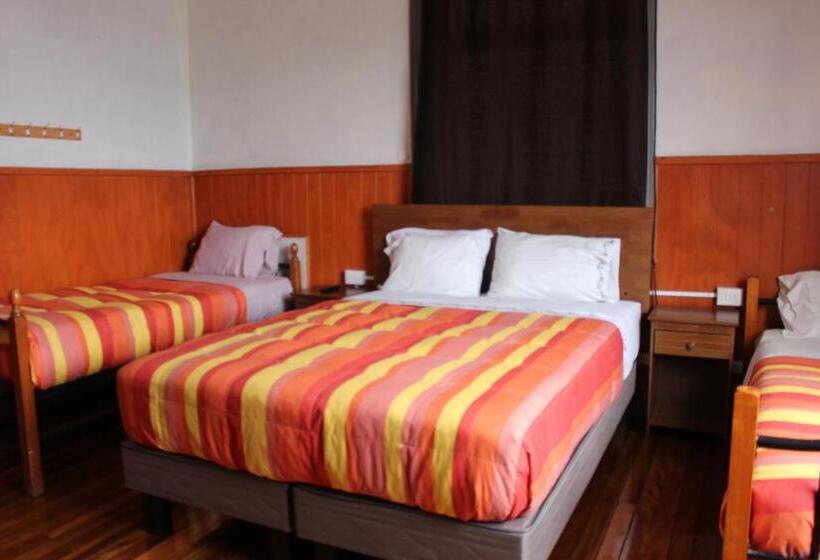 پانسیون Hostal Capricho De Carlitos