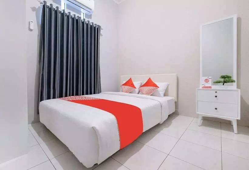 ホテル Oyo 2727 Nareswari Residence