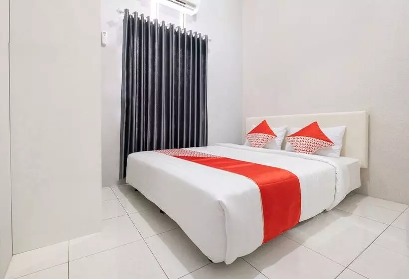 ホテル Oyo 2727 Nareswari Residence