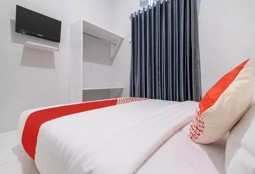 ホテル Oyo 2727 Nareswari Residence