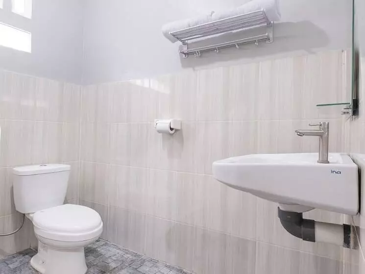 ホテル Oyo 2727 Nareswari Residence