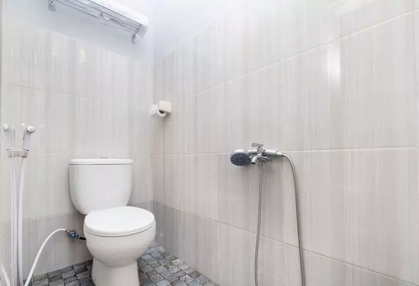 ホテル Oyo 2727 Nareswari Residence