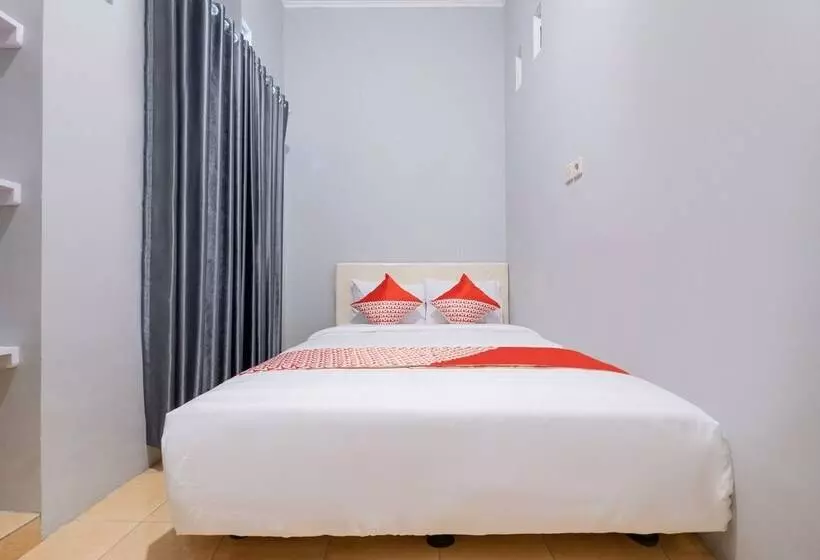 ホテル Oyo 2727 Nareswari Residence