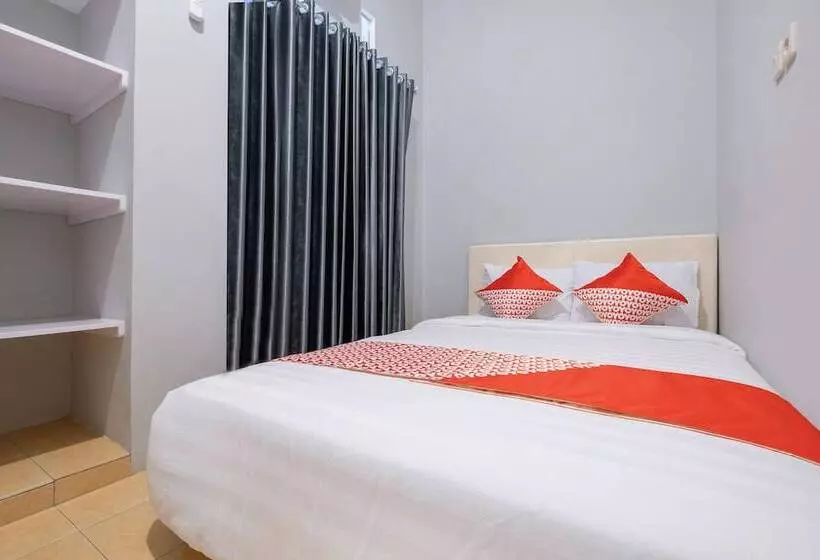 ホテル Oyo 2727 Nareswari Residence