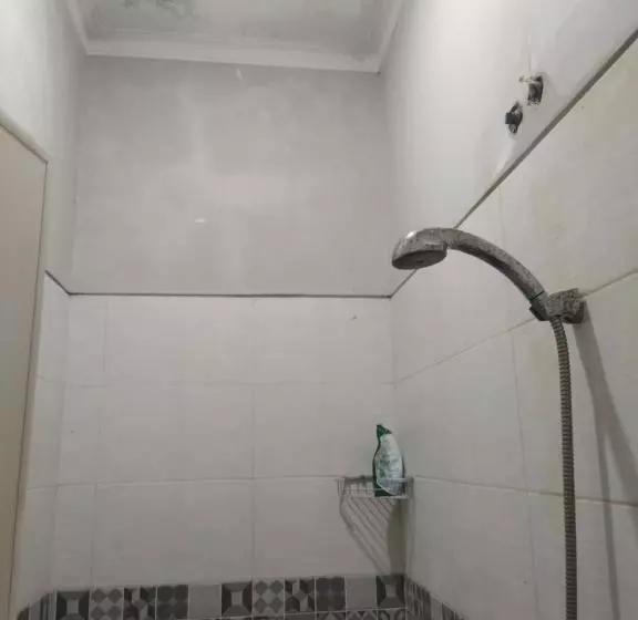 هتل Oyo 2736 Pondok Klara