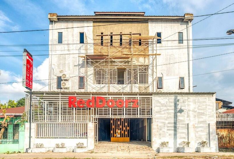 פנסיון Reddoorz @ Jalan Kapten Muslim Medan