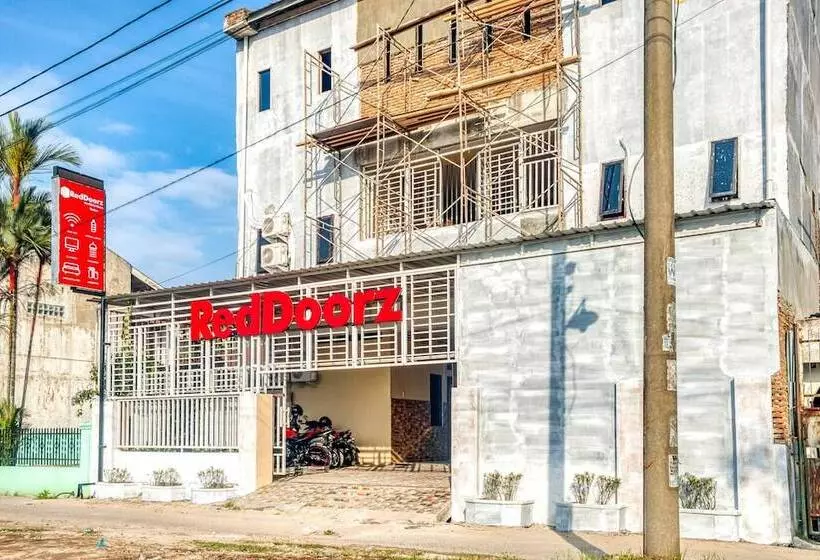 ペンション Reddoorz @ Jalan Kapten Muslim Medan