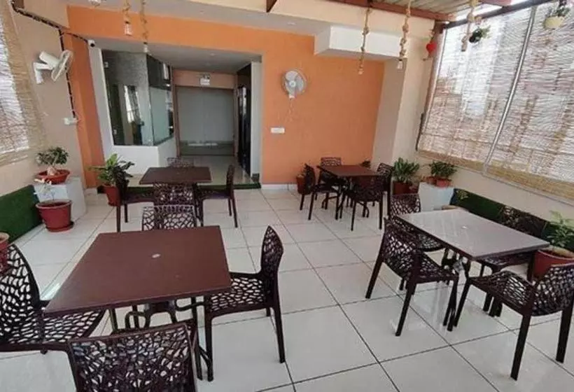 Hotel Golden Rays