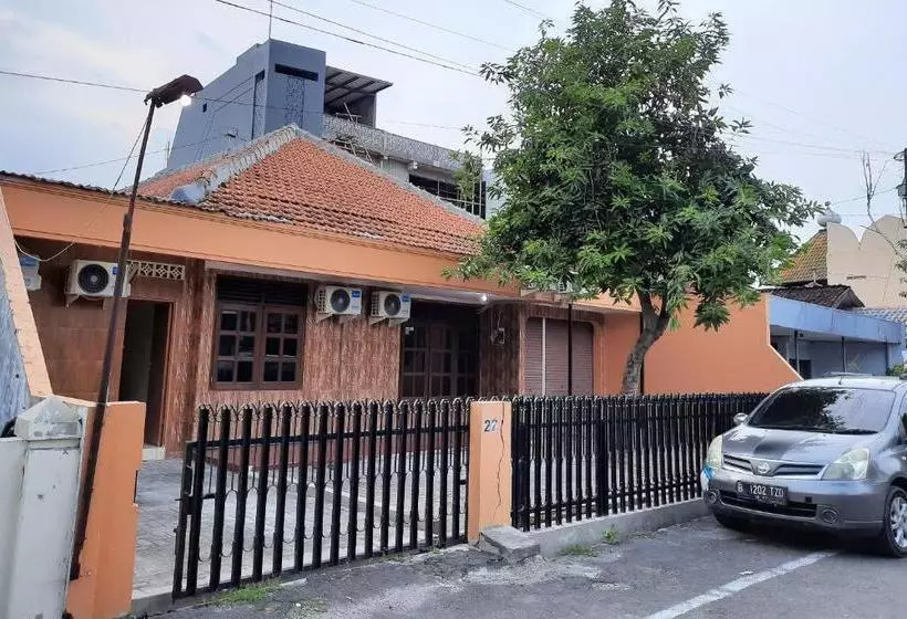 Hotelli Spot On 2683 Cempedak Residence