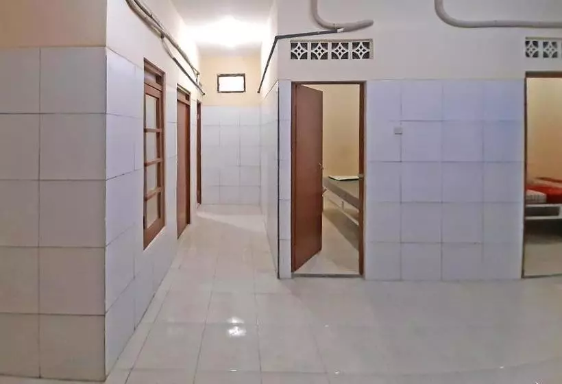 Hotelli Spot On 2683 Cempedak Residence