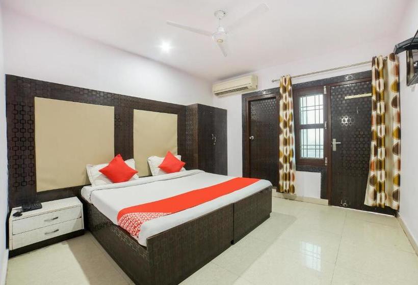 ホテル Oyo 66988 Royal Park Caterers