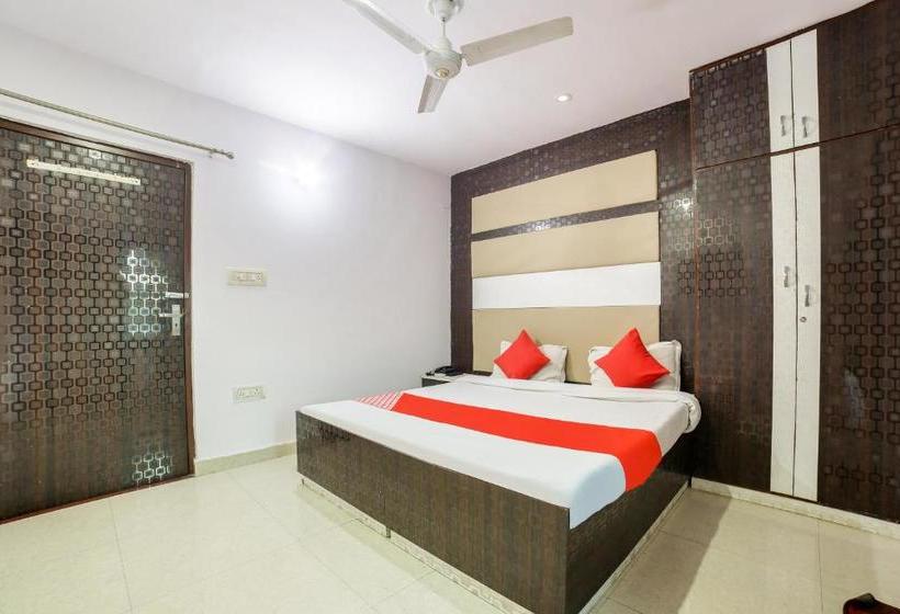 ホテル Oyo 66988 Royal Park Caterers