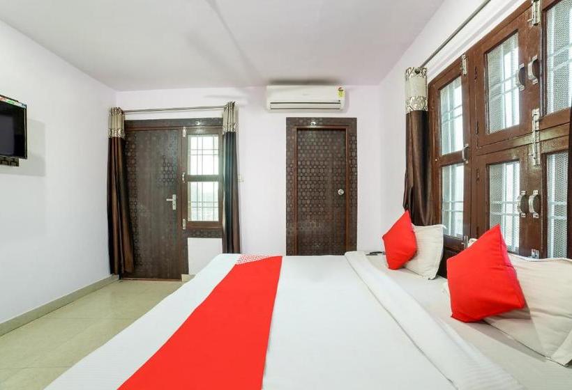 ホテル Oyo 66988 Royal Park Caterers