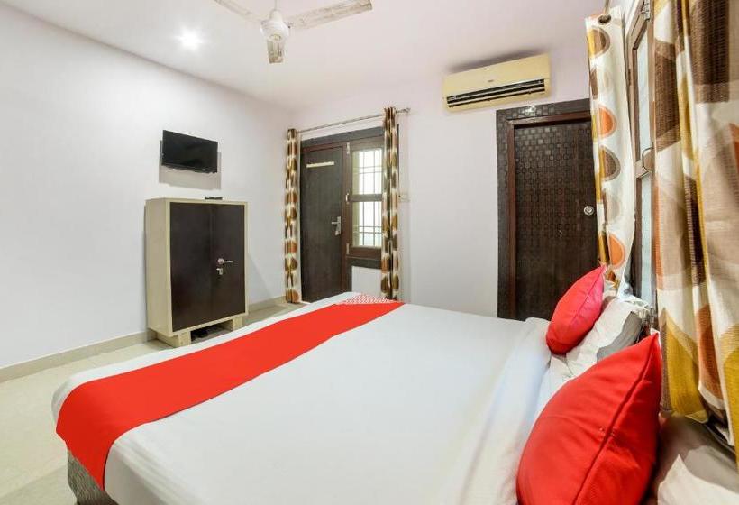 ホテル Oyo 66988 Royal Park Caterers