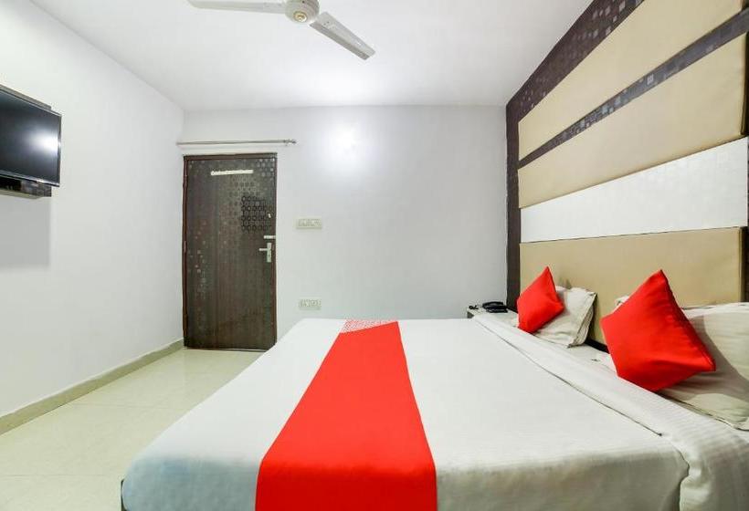 ホテル Oyo 66988 Royal Park Caterers