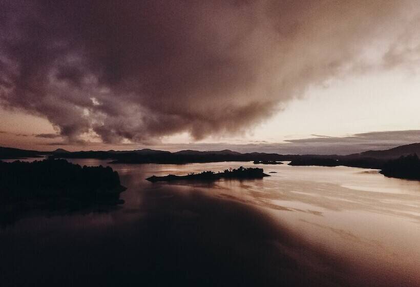 בית מלון כפרי Paradise Lake Finca