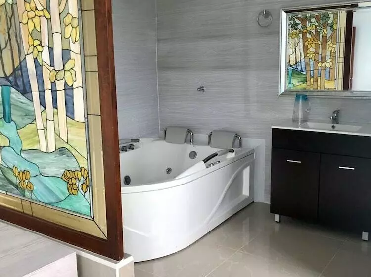 Hotelli Paradise Lake Finca