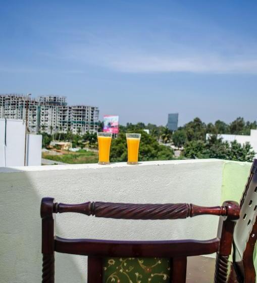 هتل Sports Icon Suites