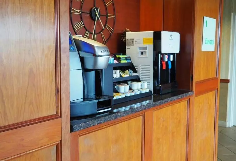 هتل Riverside Plaza