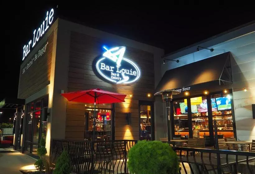 هتل Riverside Plaza