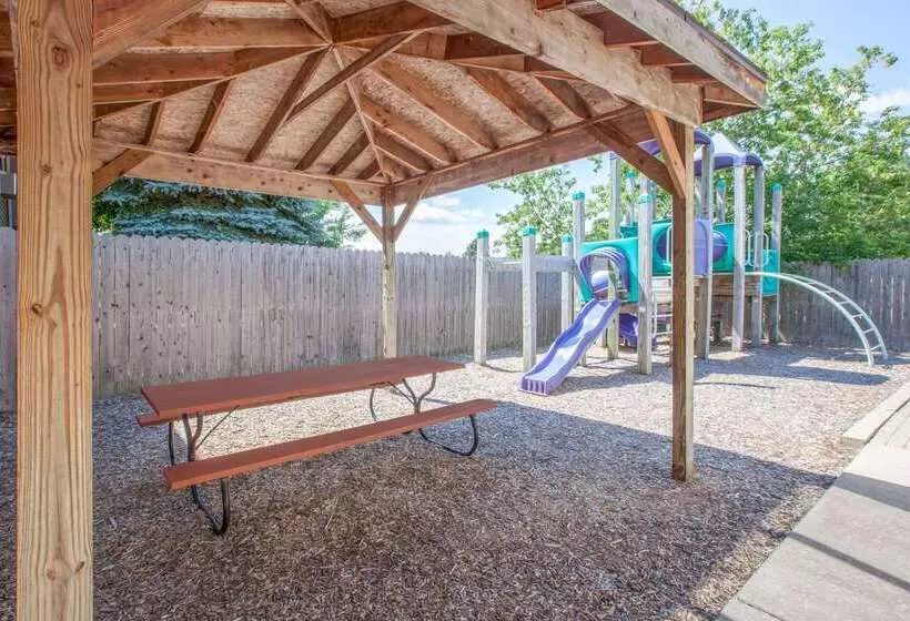 בית מלון כפרי Super 8 By Wyndham Houghton Lake