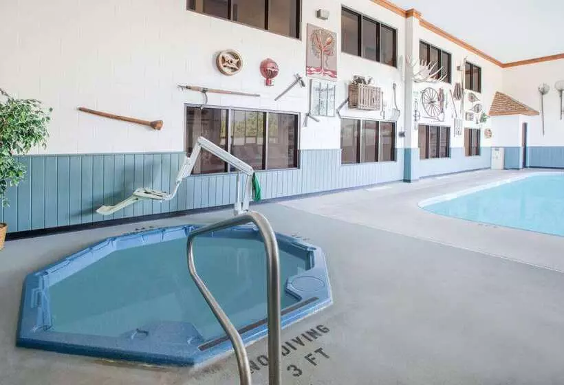 בית מלון כפרי Super 8 By Wyndham Houghton Lake