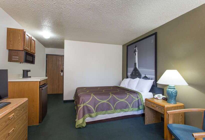 فندق Super 8 By Wyndham Houghton Lake