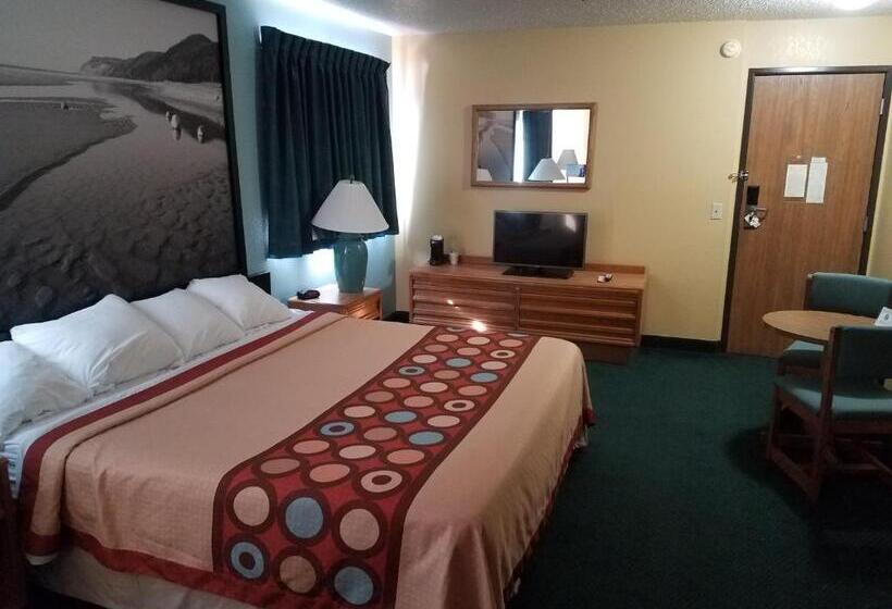 فندق Super 8 By Wyndham Houghton Lake