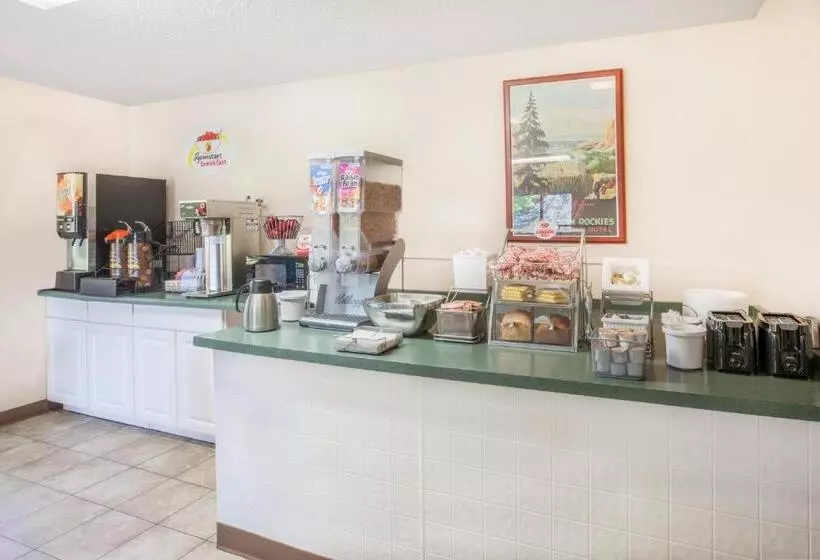 בית מלון כפרי Super 8 By Wyndham Houghton Lake