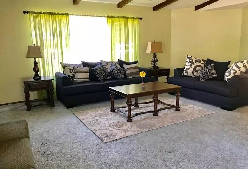 Отель The River Inn