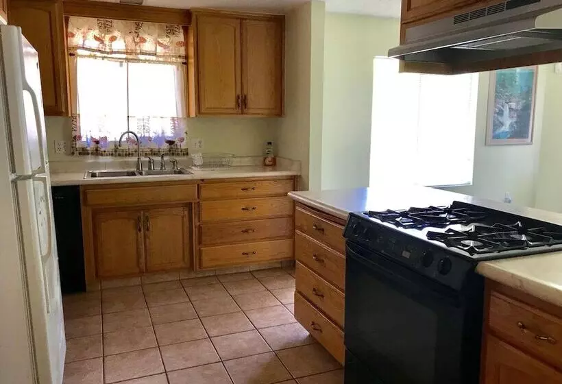 Отель The River Inn